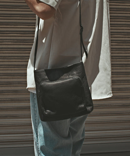 MR.OLIVE / IMPERMA-LEATHER/GUSSET POCKET COMPACT SHOULDER BAG