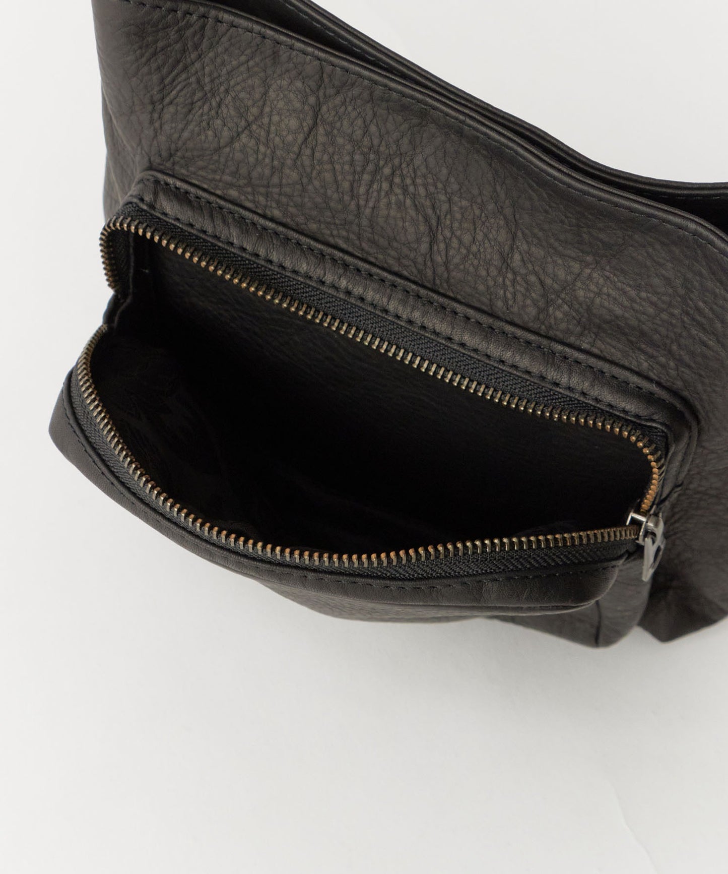 MR.OLIVE / IMPERMA-LEATHER/GUSSET POCKET COMPACT SHOULDER BAG