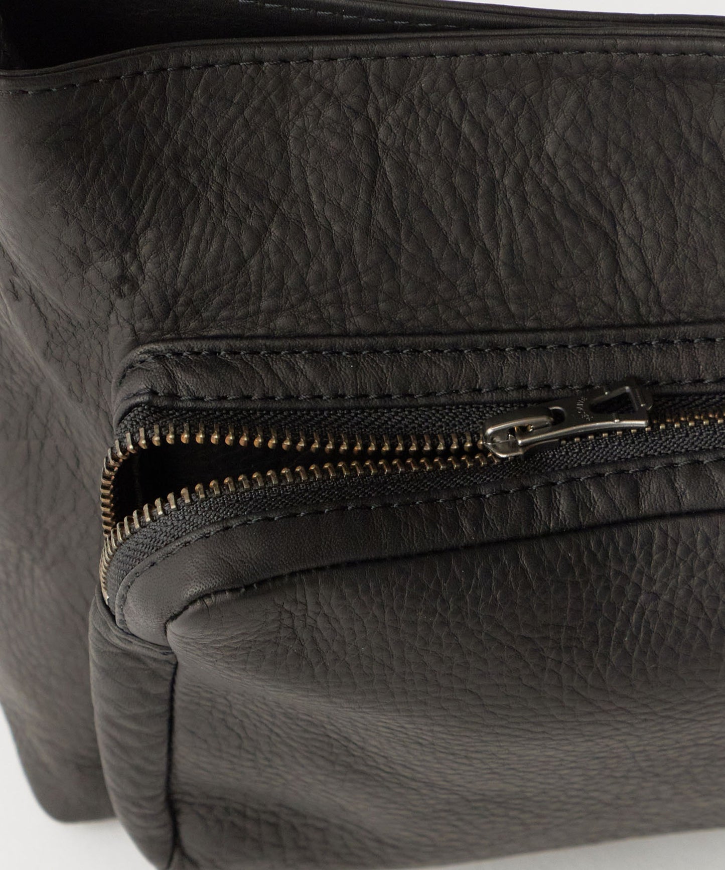 MR.OLIVE / IMPERMA-LEATHER/GUSSET POCKET COMPACT SHOULDER BAG