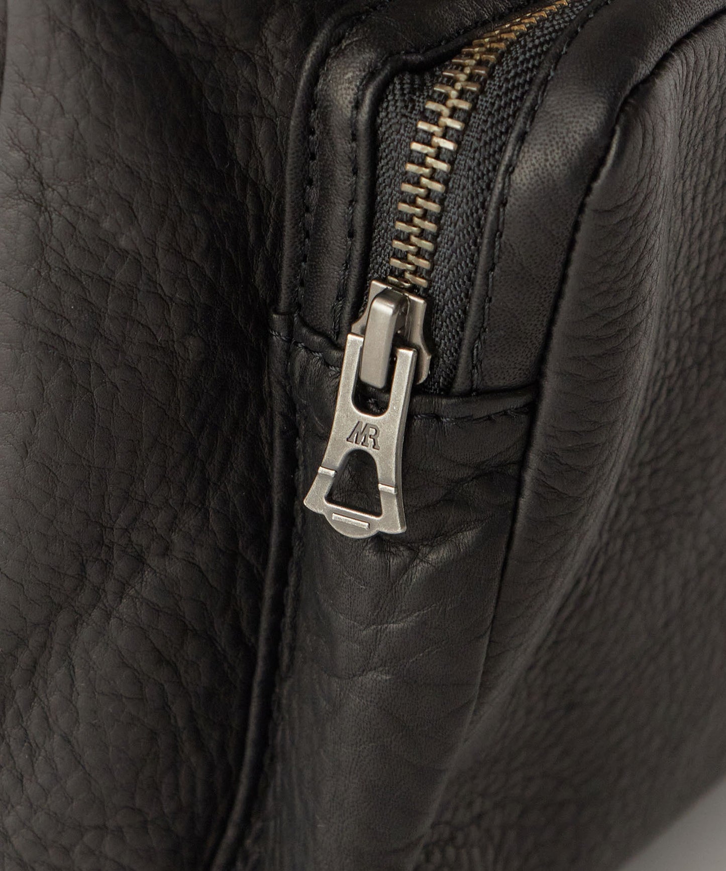 MR.OLIVE / IMPERMA-LEATHER/GUSSET POCKET COMPACT SHOULDER BAG
