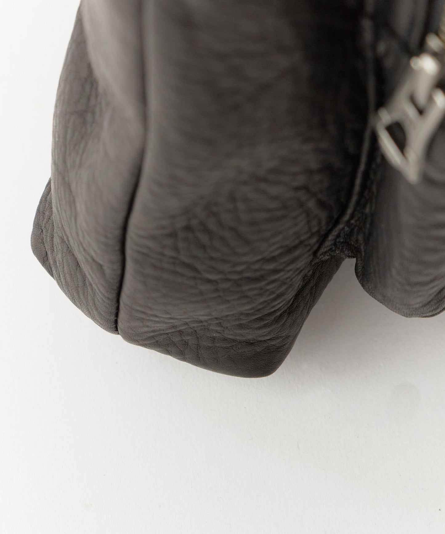 MR.OLIVE / IMPERMA-LEATHER/GUSSET POCKET COMPACT SHOULDER BAG