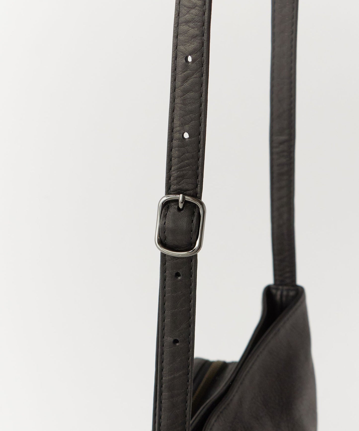MR.OLIVE / IMPERMA-LEATHER/GUSSET POCKET COMPACT SHOULDER BAG