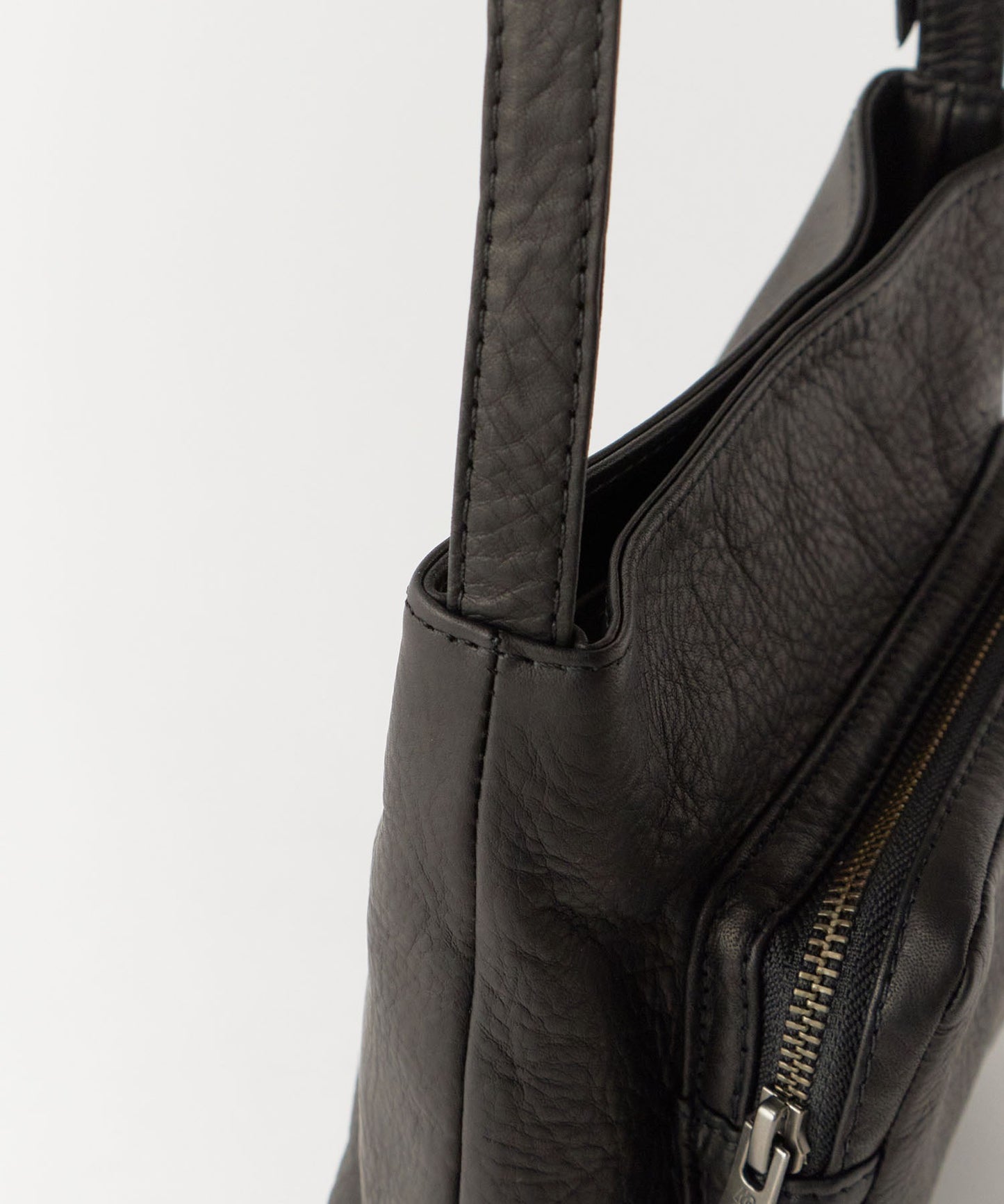 MR.OLIVE / IMPERMA-LEATHER/GUSSET POCKET COMPACT SHOULDER BAG