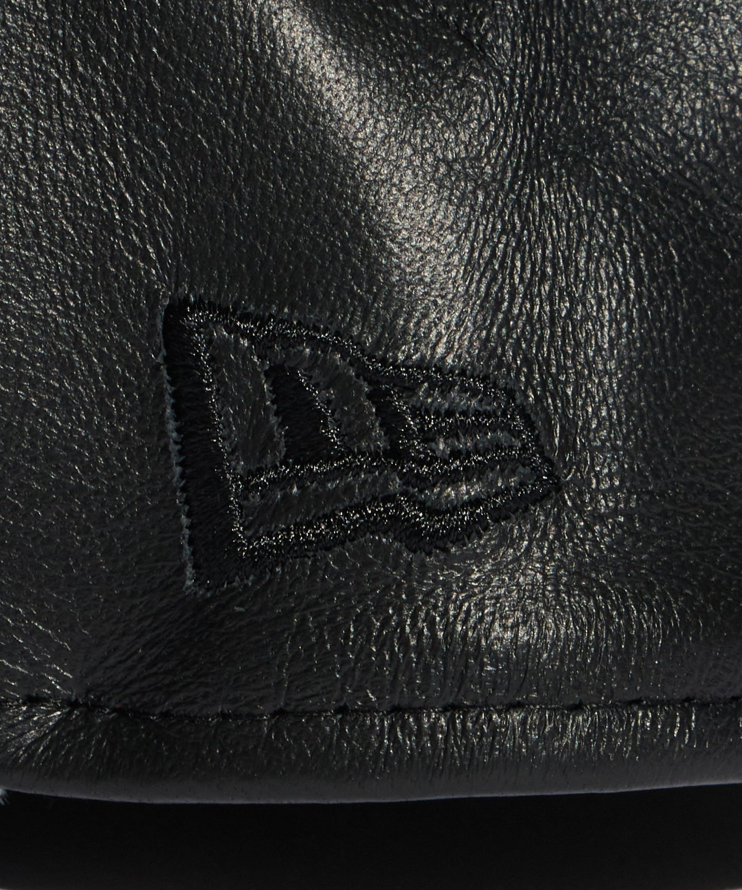 NEW ERA / GENUINE LEATHER 22196