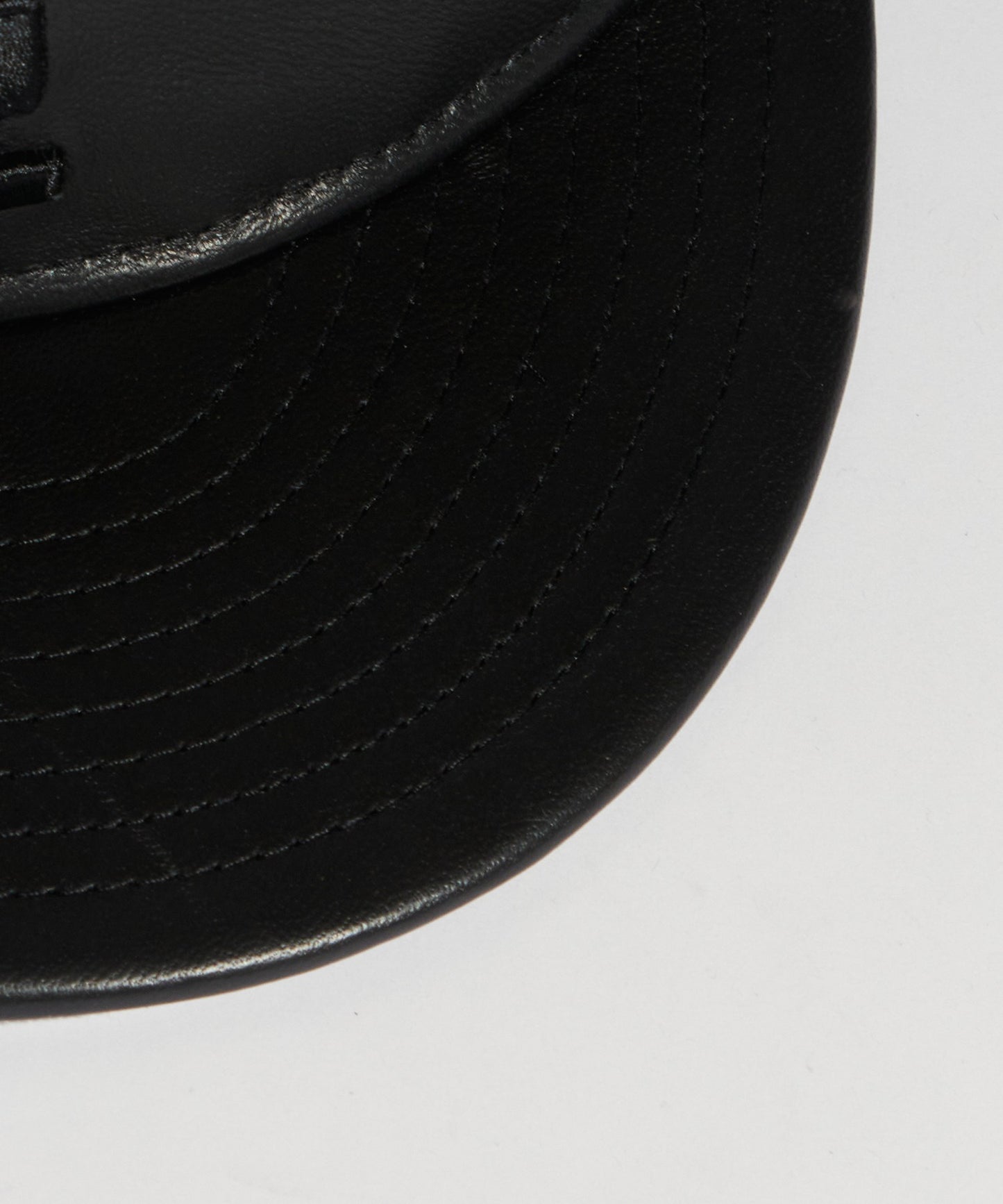 NEW ERA / GENUINE LEATHER 22196