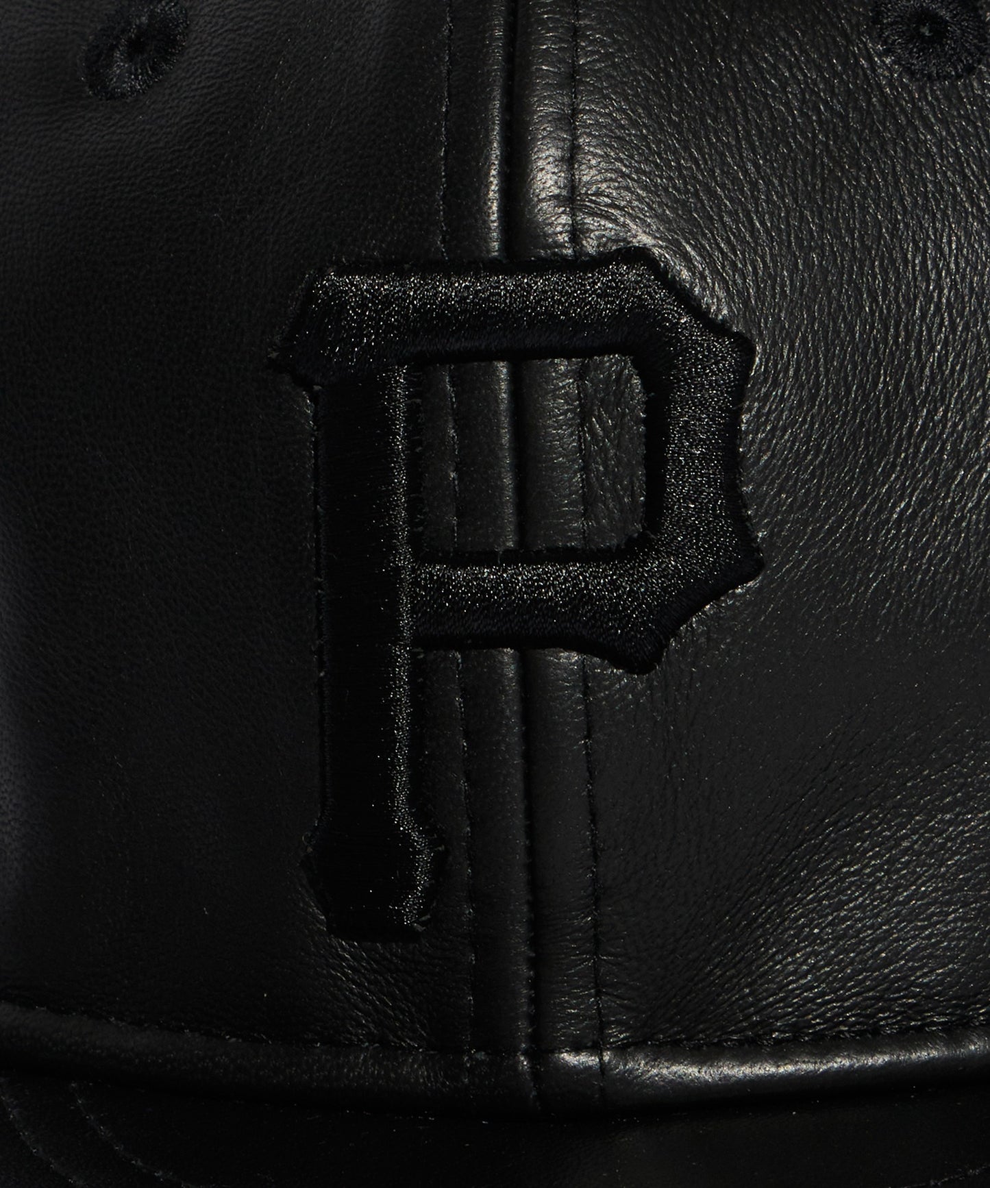 NEW ERA / GENUINE LEATHER 22196