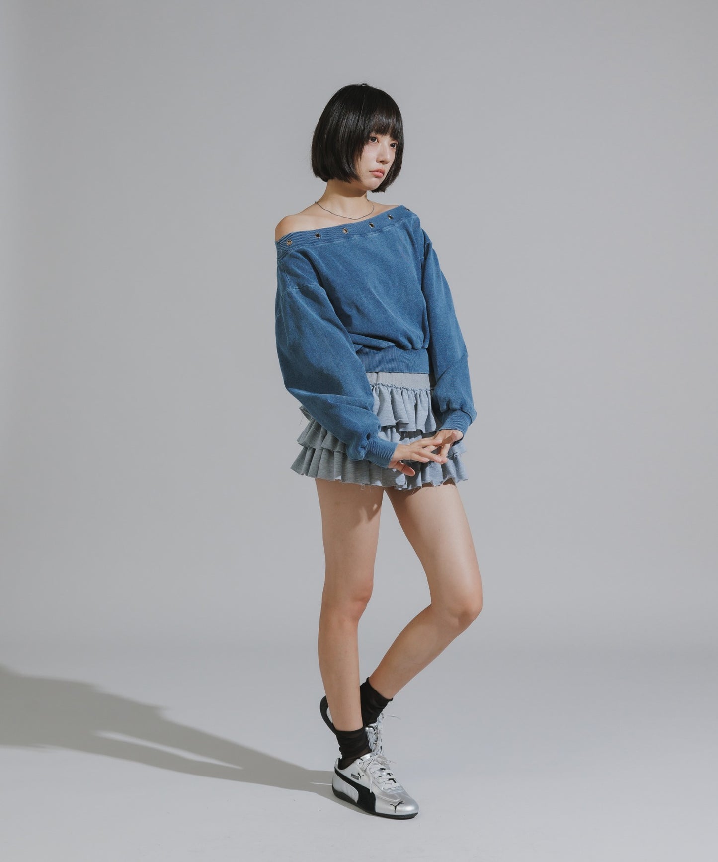 Vintage-Style Off-Shoulder Cropped Sweatshirt