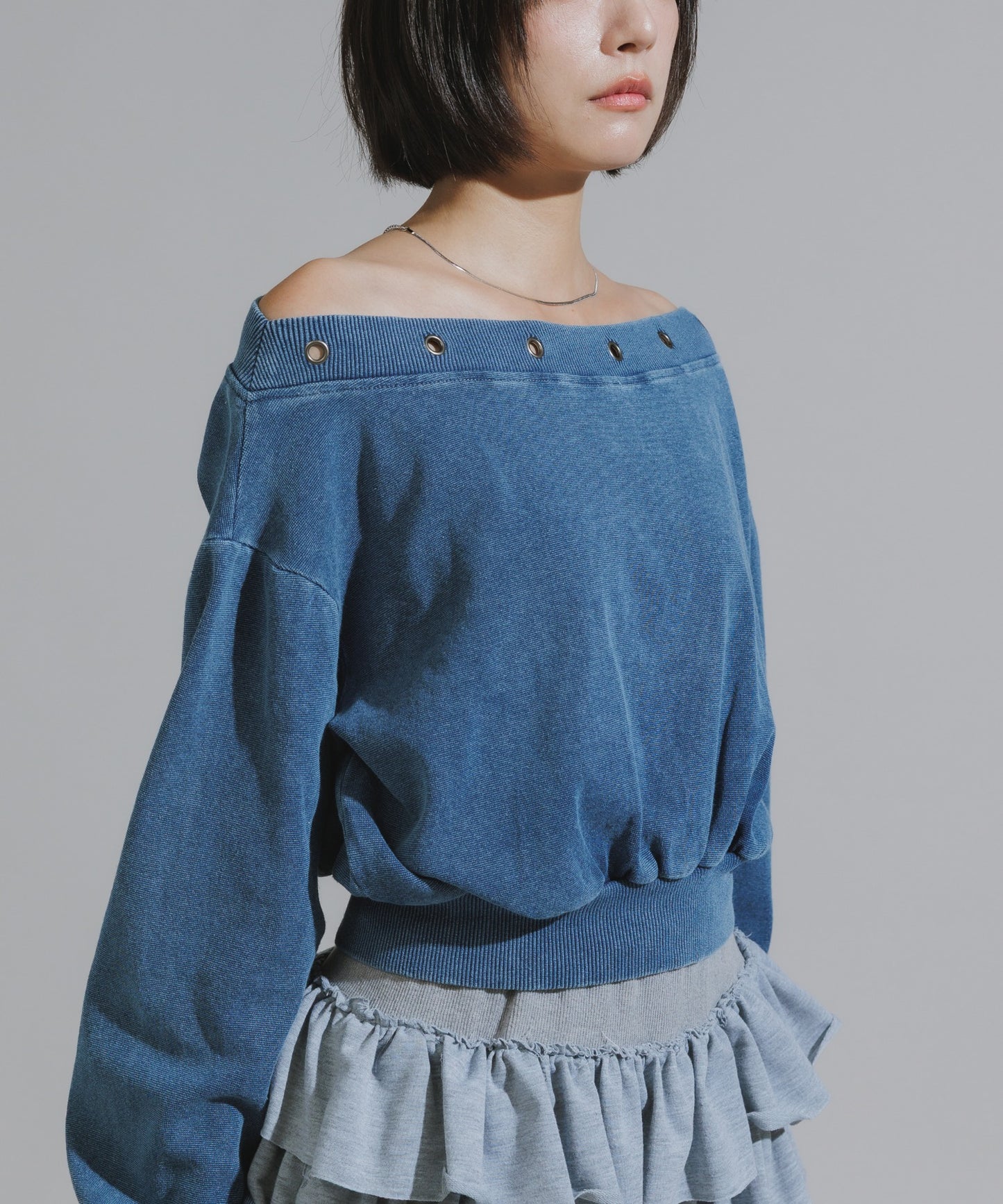 Vintage-Style Off-Shoulder Cropped Sweatshirt
