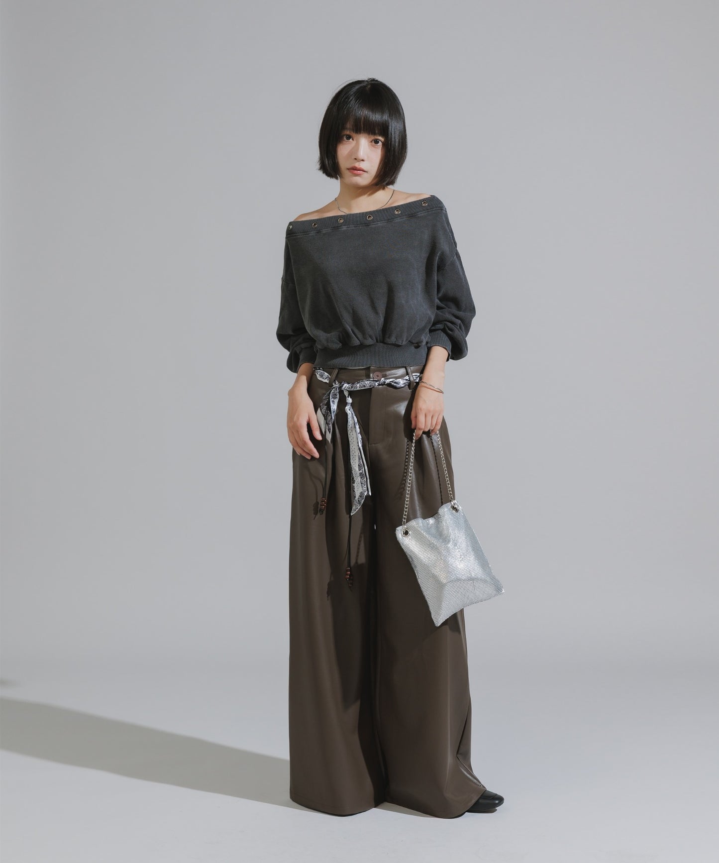 Vintage-Style Off-Shoulder Cropped Sweatshirt