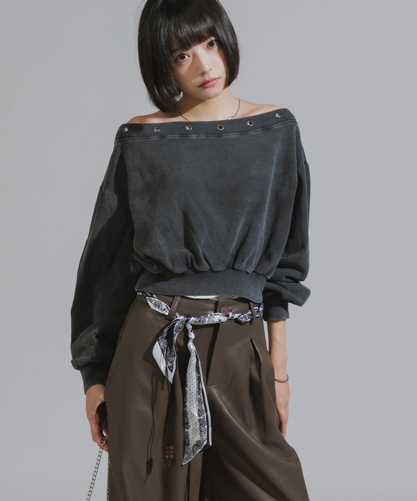 Vintage-Style Off-Shoulder Cropped Sweatshirt