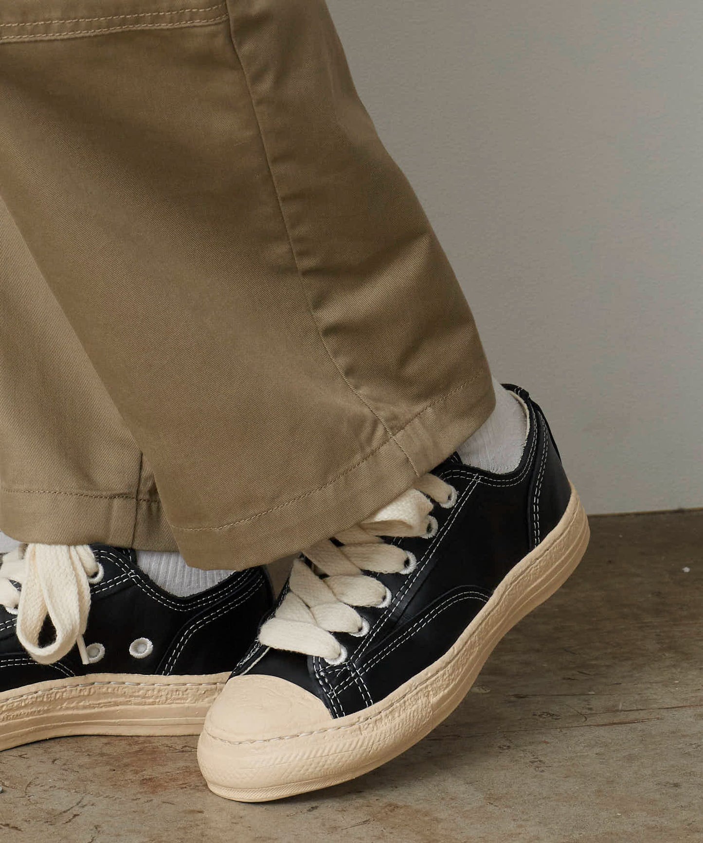 General Scale. Maison MIHARA YASUHIRO / TRENT/Leather Low-Top Sneakers