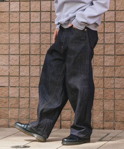SKEWed / テーパードシルエット スキュー加工 コインポケットデニムパンツ