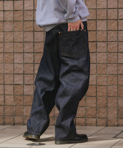 SKEWed / テーパードシルエット スキュー加工 コインポケットデニムパンツ