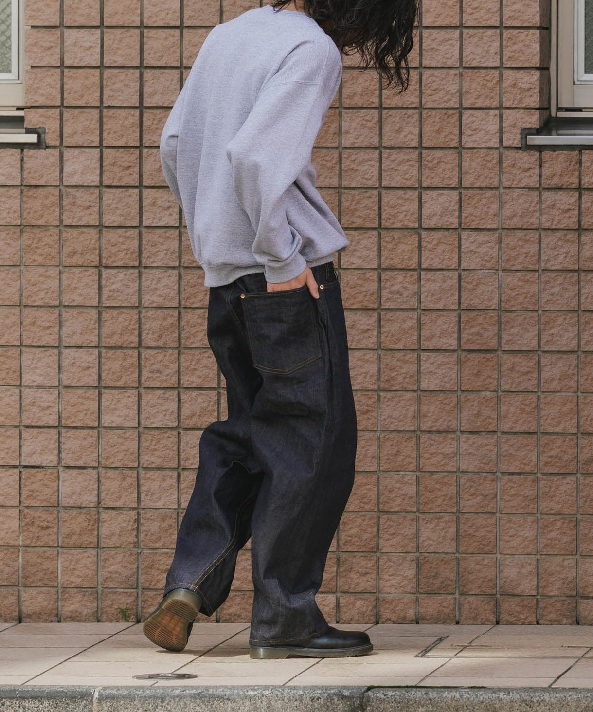SKEWed / テーパードシルエット スキュー加工 コインポケットデニムパンツ