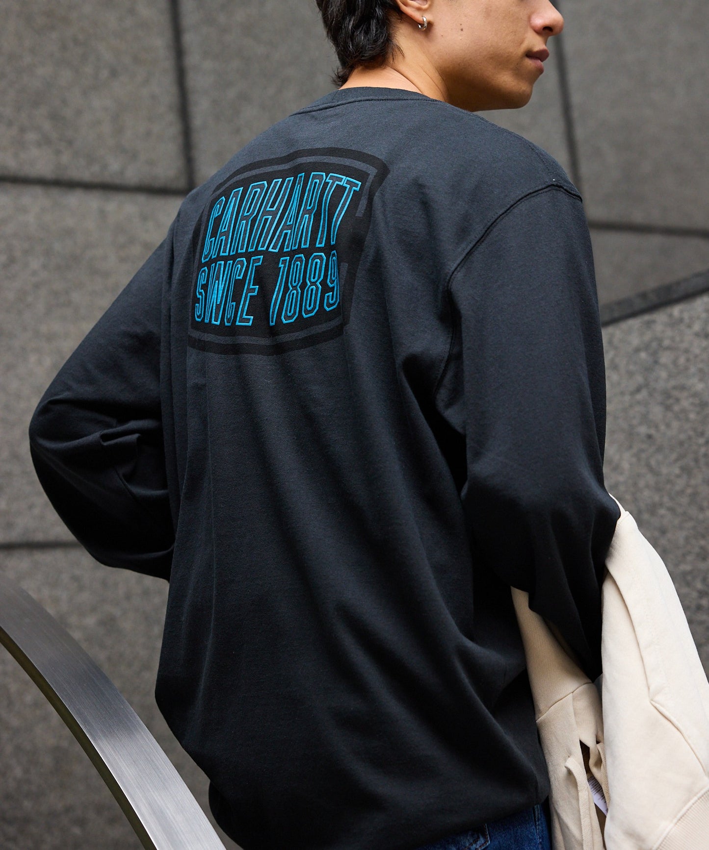 Carhartt / Loose Fit Heavyweight Long-Sleeve Pocket 1889 Graphic T-Shirt