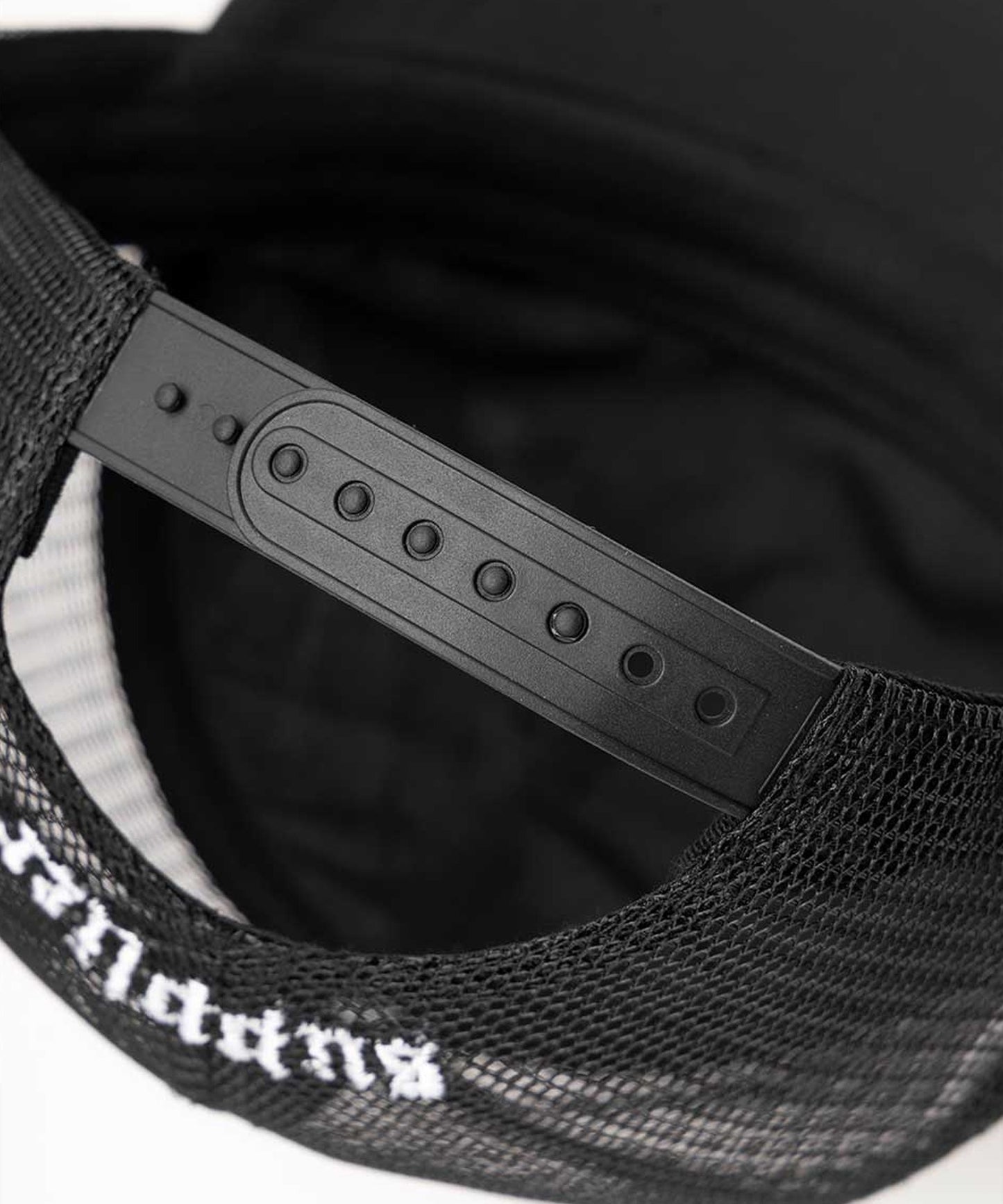 SUPPLIER / Cross Leather Patch Mesh Cap