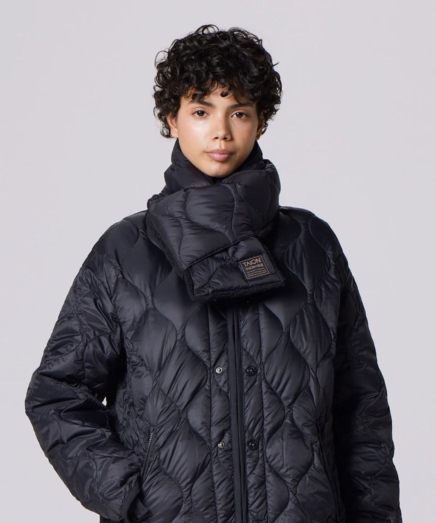 TAION / MILITARY REVERSIBLE DOWN SCARF