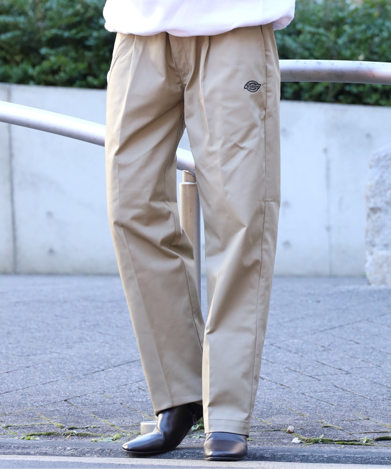 Embroidered twill tuck pants – ROOP TOKYO