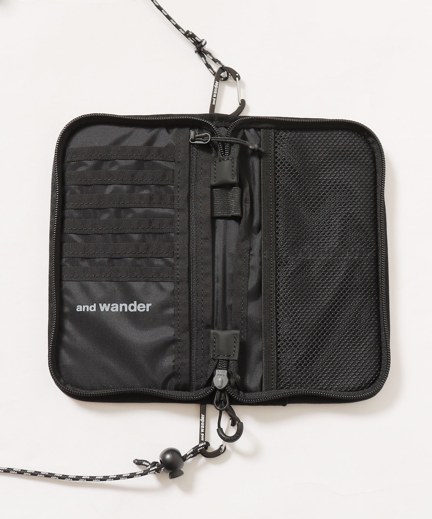 and wander/アンドワンダー reflective rip pouch